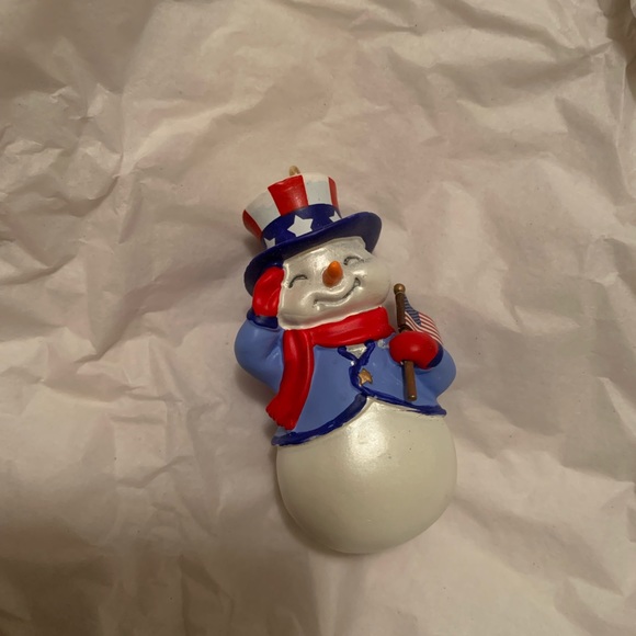 HALLMARK HOLIDAY ORNAMENT COLLECTION 2012 THE PATRIOTIC SNOWMAN NEVER USED - Picture 8 of 17